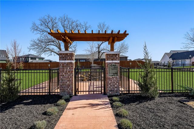 6201 SW Beacon Street, Bentonville, AR 72713