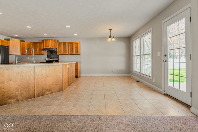 2296 Berkshire Place N, Columbus, IN 47203