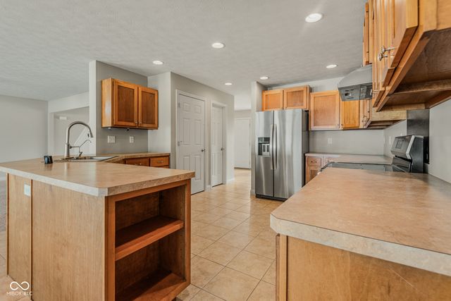 2296 Berkshire Place N, Columbus, IN 47203