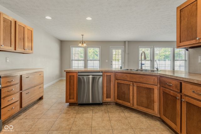 2296 Berkshire Place N, Columbus, IN 47203