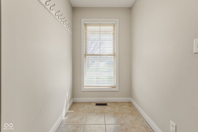 2296 Berkshire Place N, Columbus, IN 47203