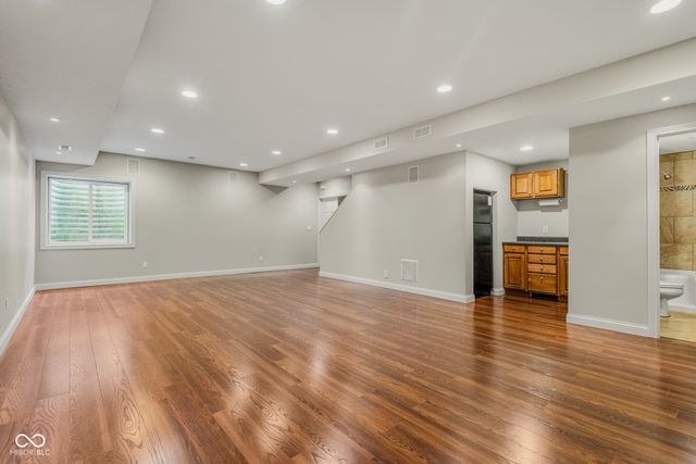 2296 Berkshire Place N, Columbus, IN 47203