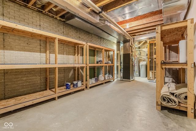 2296 Berkshire Place N, Columbus, IN 47203