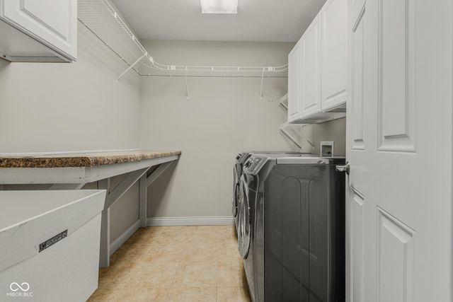 2296 Berkshire Place N, Columbus, IN 47203