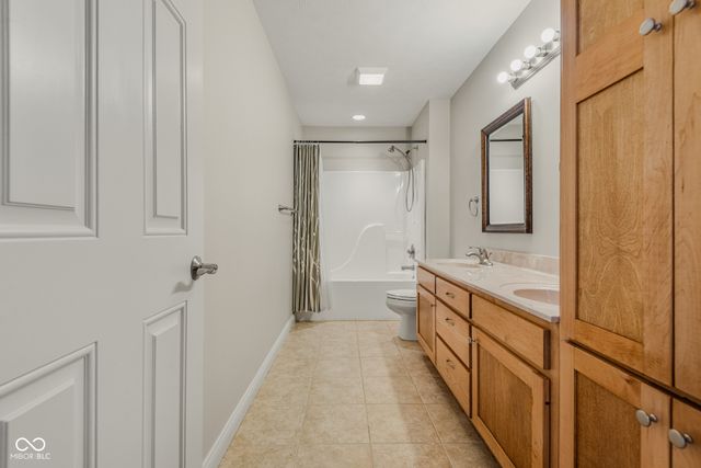 2296 Berkshire Place N, Columbus, IN 47203