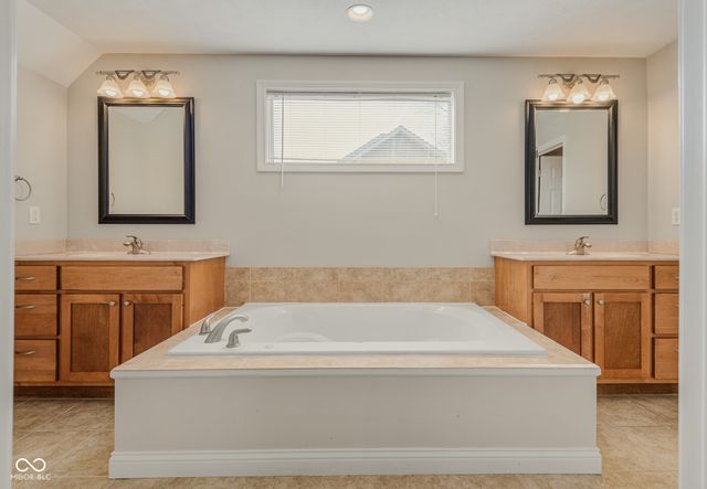 2296 Berkshire Place N, Columbus, IN 47203