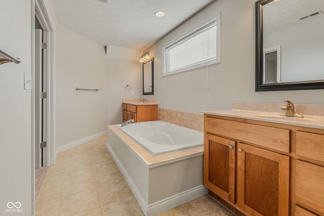 2296 Berkshire Place N, Columbus, IN 47203