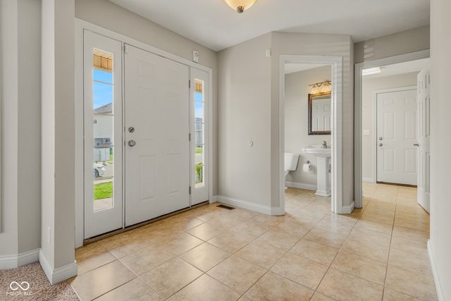 2296 Berkshire Place N, Columbus, IN 47203