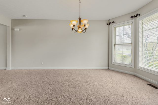 2296 Berkshire Place N, Columbus, IN 47203