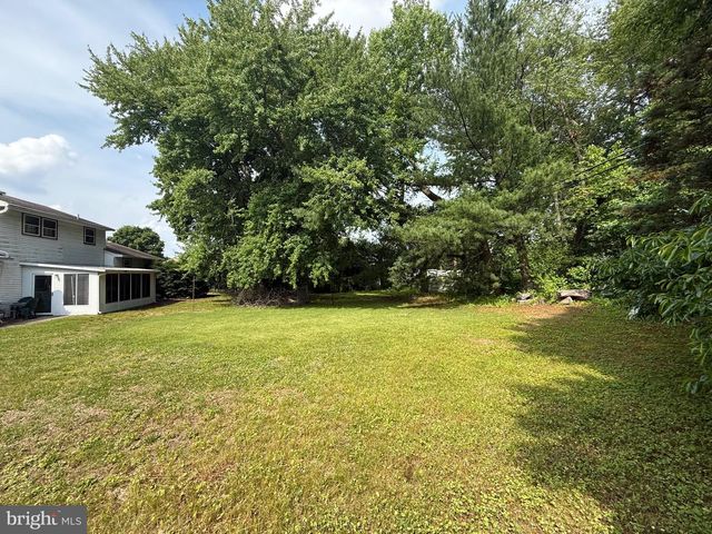 422 BIRCH DR, Mickleton, NJ 08056