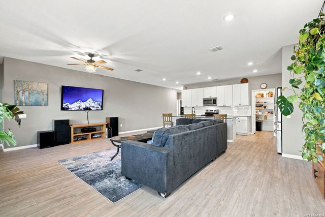 13215 Turnesa Ter, San Antonio, TX 78221
