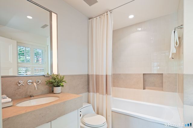 114 Adams Lane, New Canaan, CT 06840