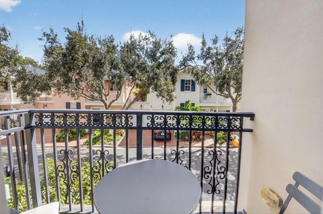 1054 E Heritage Club Circle, Delray Beach, FL 33483
