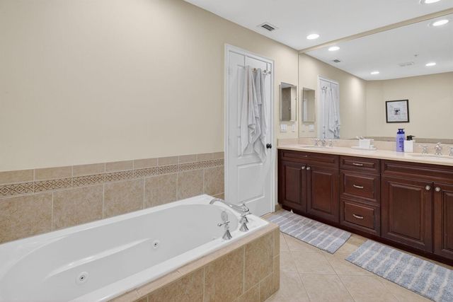 1054 E Heritage Club Circle, Delray Beach, FL 33483