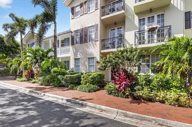 1054 E Heritage Club Circle, Delray Beach, FL 33483