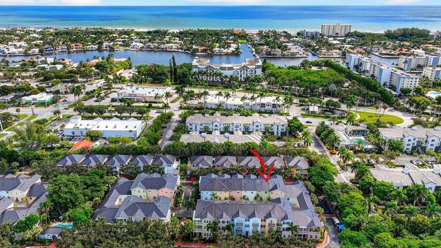 1054 E Heritage Club Circle, Delray Beach, FL 33483