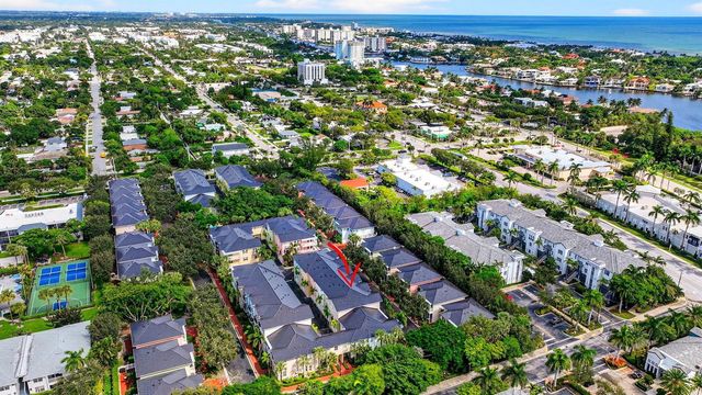 1054 E Heritage Club Circle, Delray Beach, FL 33483