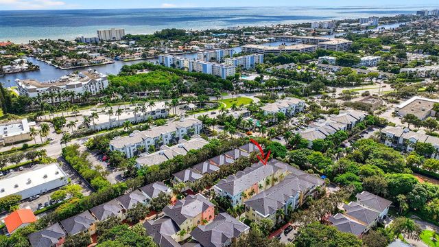 1054 E Heritage Club Circle, Delray Beach, FL 33483