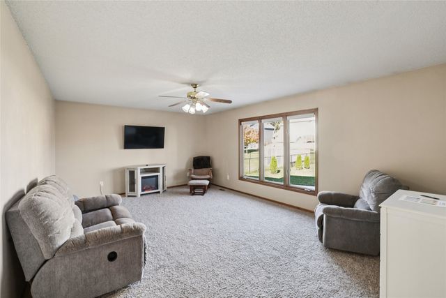 800 9th Court SE, Bondurant, IA 50035