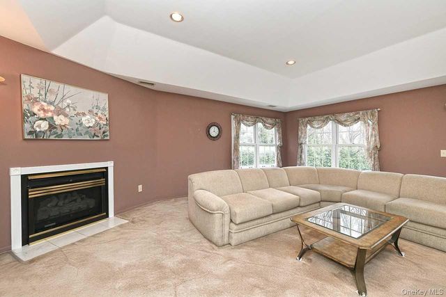 79 Lakebridge Drive S, Kings Park, NY 11754