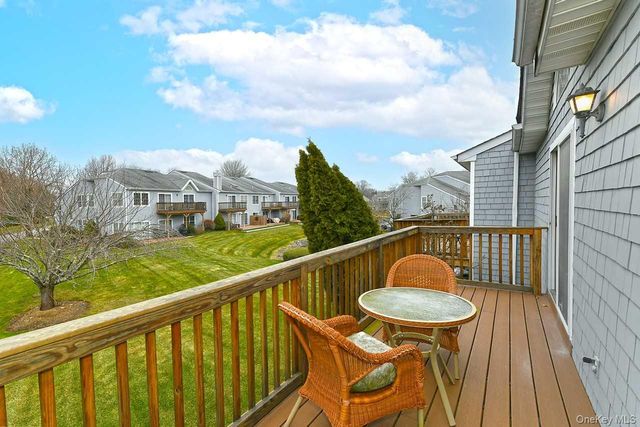 79 Lakebridge Drive S, Kings Park, NY 11754