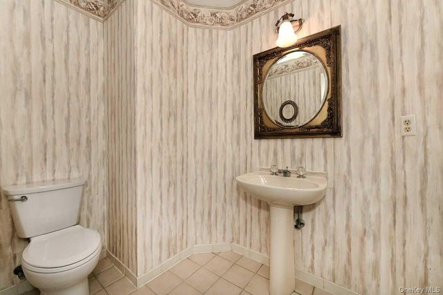 79 Lakebridge Drive S, Kings Park, NY 11754