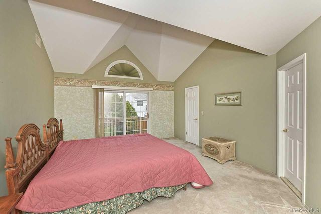 79 Lakebridge Drive S, Kings Park, NY 11754