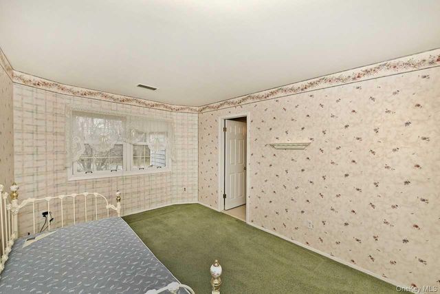 79 Lakebridge Drive S, Kings Park, NY 11754