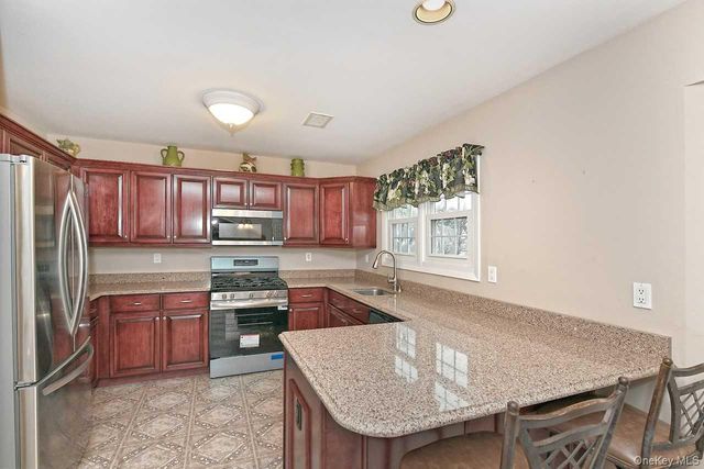 79 Lakebridge Drive S, Kings Park, NY 11754