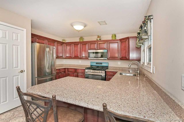 79 Lakebridge Drive S, Kings Park, NY 11754