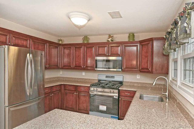 79 Lakebridge Drive S, Kings Park, NY 11754