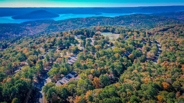 601 Dave Creek Pkwy Apt 93, Fairfield Bay, AR 72088