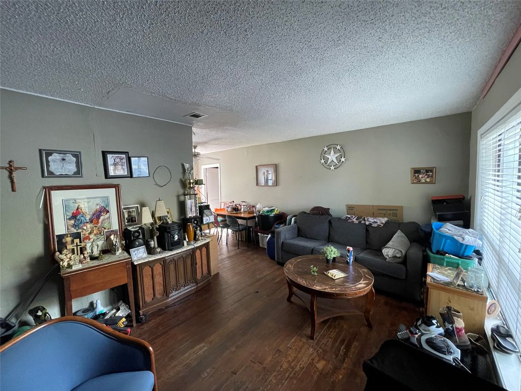 1115 Pine Street, Grand Prairie, TX 75050 — exterior