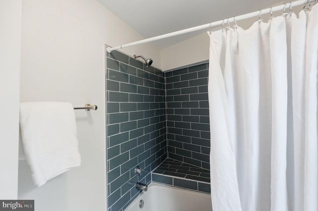 1686 OAKTREE CT, Reston, VA 20194