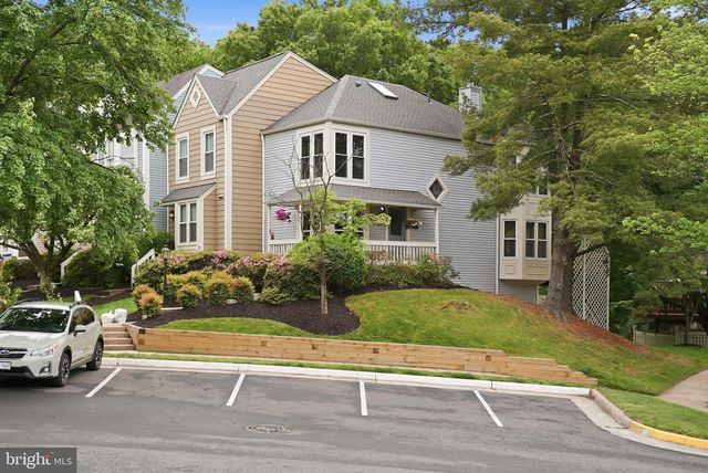 1686 OAKTREE CT, Reston, VA 20194