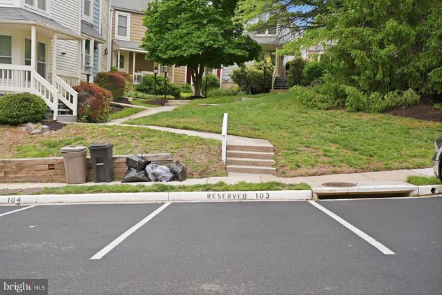 1686 OAKTREE CT, Reston, VA 20194