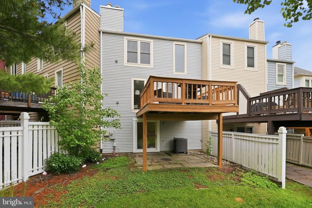 1686 OAKTREE CT, Reston, VA 20194