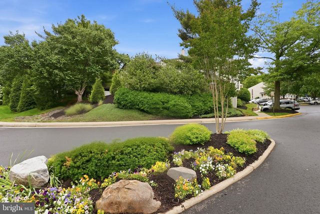 1686 OAKTREE CT, Reston, VA 20194