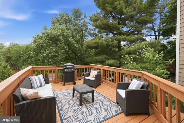 1686 OAKTREE CT, Reston, VA 20194