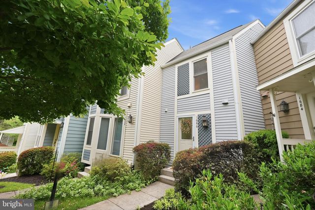 1686 OAKTREE CT, Reston, VA 20194