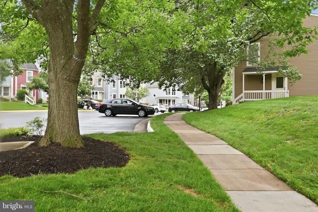 1686 OAKTREE CT, Reston, VA 20194