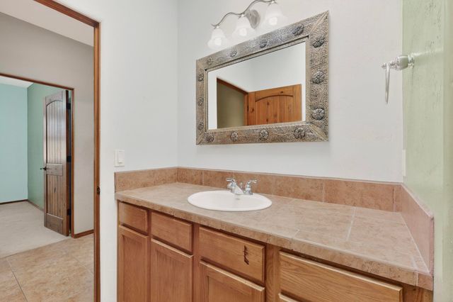 293 Dennis Drive NE, Los Lunas, NM 87031