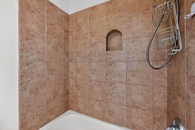 293 Dennis Drive NE, Los Lunas, NM 87031