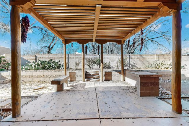 293 Dennis Drive NE, Los Lunas, NM 87031