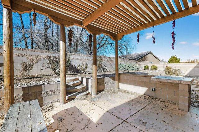 293 Dennis Drive NE, Los Lunas, NM 87031