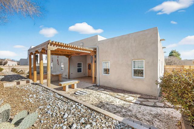 293 Dennis Drive NE, Los Lunas, NM 87031