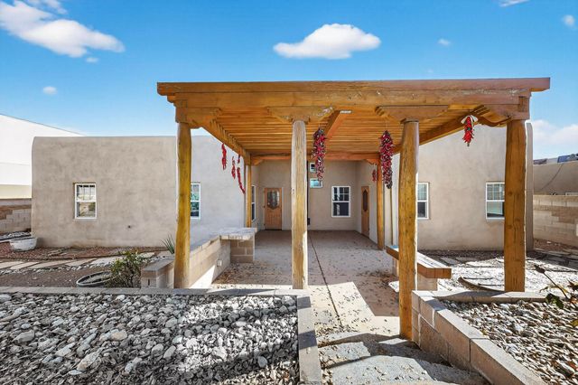 293 Dennis Drive NE, Los Lunas, NM 87031