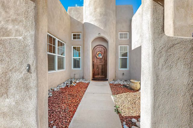 293 Dennis Drive NE, Los Lunas, NM 87031