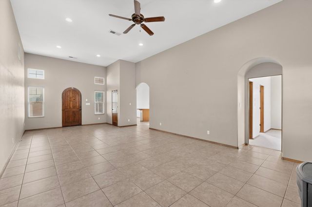 293 Dennis Drive NE, Los Lunas, NM 87031