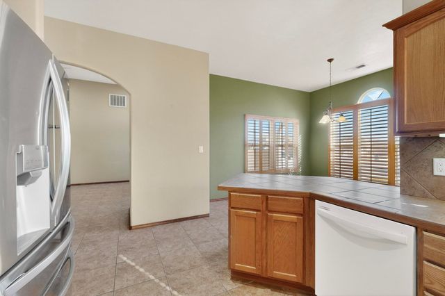 293 Dennis Drive NE, Los Lunas, NM 87031